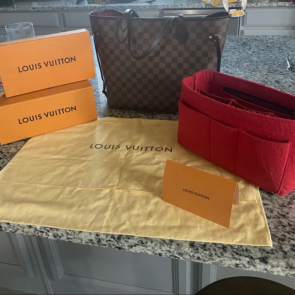 AUTHENTIC Louis Vuitton MM Neverfull